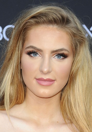 Saxon Sharbino / Anka