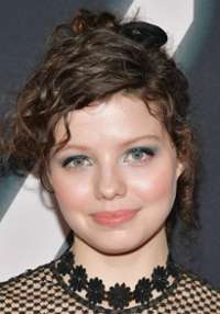 Chloë Levine 