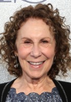 Rhea Perlman / Kobieta w łaźni rytualnej