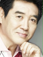 Hyeong-gi Jo / Sam-sik Heo, ojcec Dong-goo i Yeong-goo