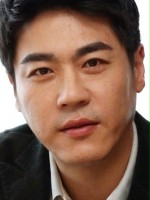 Cheol-ho Choi / Chi-hyeong Min, mąż Hwieumdang