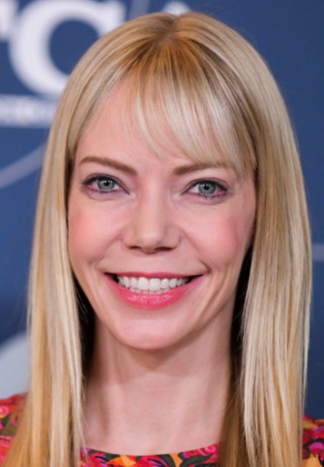 Riki Lindhome / Dr Valerie Kinbott