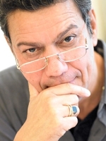 Frank Sanders / Gość na przyjęciu