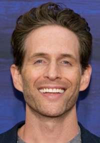 Glenn Howerton 