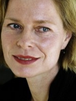 Corinna Kirchhoff / Dr Eva Diestelfink