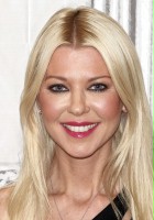 Tara Reid / Prom Queen