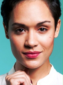 Grace Byers / Quinn