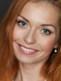 Ayollar kiyimidagi yigitlar ishtirokidagi porno filmlar