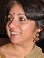 Revathi / Radha Swaminathan, matka Ananyi