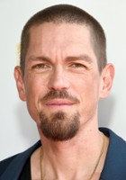 Steve Howey / John Kelly