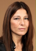 Catherine Keener / Evelyn Deavor