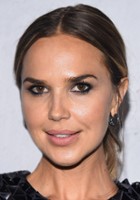 Arielle Kebbel / Carrie