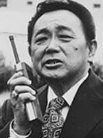Kam Fong / Detektyw Chin Ho Kelly