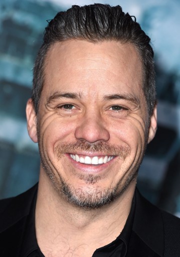 Michael Raymond-James / Neal Cassady / Baelfire / Tajemniczy mężczyzna