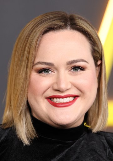 Lauren Holt / Courtney