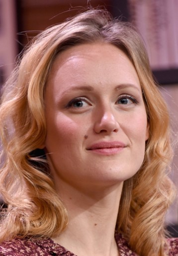 Kerry Bishé / Siostra Molly
