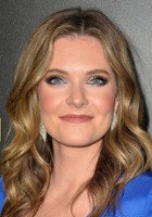 Meghann Fahy / Młoda Caroline Thomas