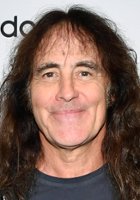 Steve Harris / 