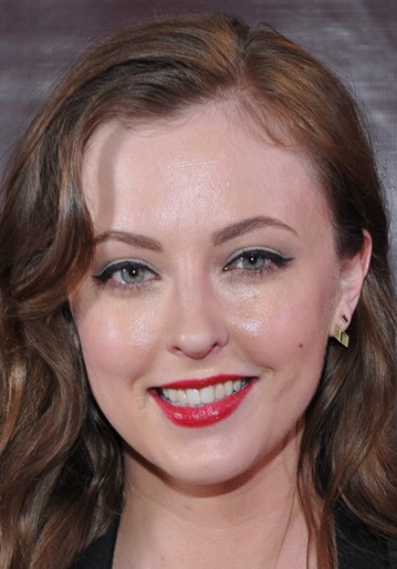 Katharine Isabelle / Vera Stone