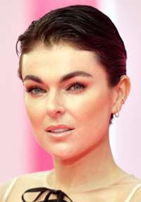 Serinda Swan 