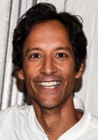 Danny Pudi / Abed Nadir / Fourth Wall / Joey, biały Abed