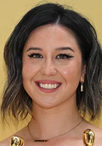 Nina Oyama 