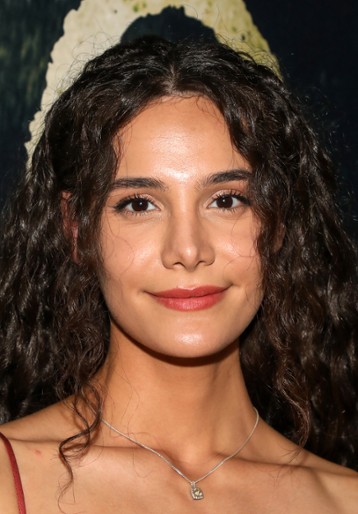 Pegah Ghafoori / Fatima Hassan