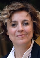 Michela Cescon / Tina, prawniczka