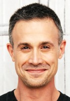 Freddie Prinze Jr. / Ray Bronson