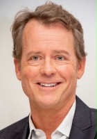 Greg Kinnear / Gary