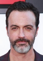 Reid Scott / Dr Todd Mauer