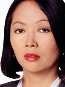 Natsuko Ohama / Osoba siedząca obok Trevora w samolocie