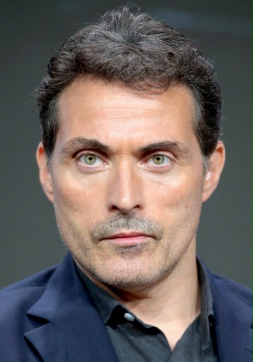 Rufus Sewell / Hal Wyler