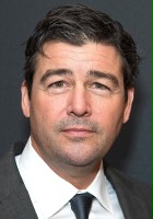 Kyle Chandler / Dr Mark Russell