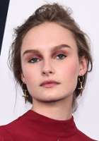 Olivia DeJonge