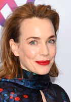 Laura Main / Kelnerka w pubie