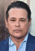 Raymond Cruz / Petie