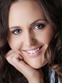 Rose Flanagan / Laura