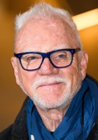 Malcolm McDowell / Prezydent John Henry Eden