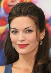 Alana De La Garza 