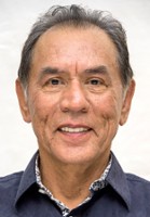 Wes Studi / Kapitan Falcons