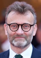 Hugh Dennis / Kierownik banku