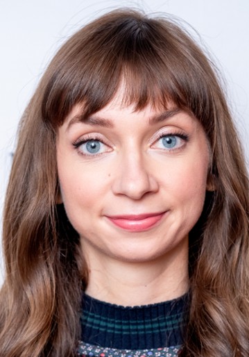 Lauren Lapkus / Chorąża Jennifer Sh'reyan / Kosmiczna służąca / Andorianka Jennifer