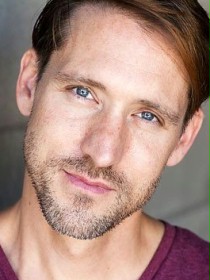 Tommy Day Carey / Detektyw Warren