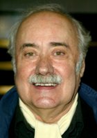 Victor Spinetti / Richard, reżyser w studiu TV
