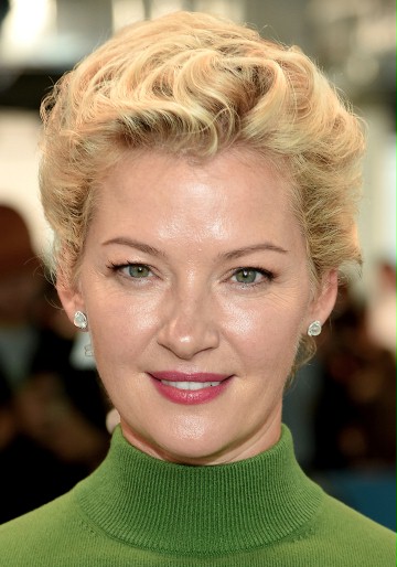 Gretchen Mol / Nina Robertson