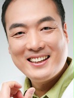 Hanssen Jeon / Szef działu Yeong-soo Lee