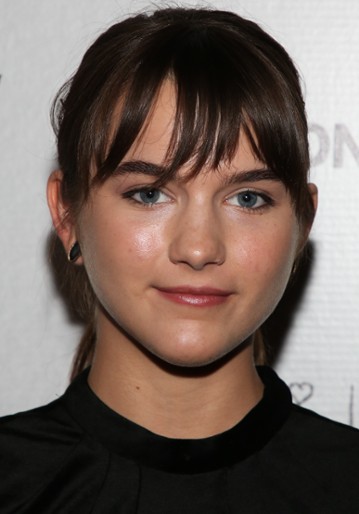 Chloe East / Naomi