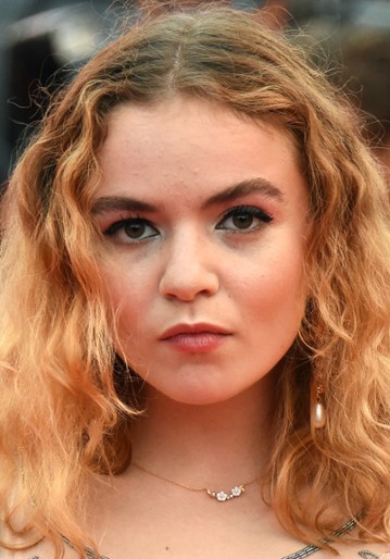 Morgan Saylor / Dana Brody