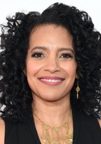 Luna Lauren Velez